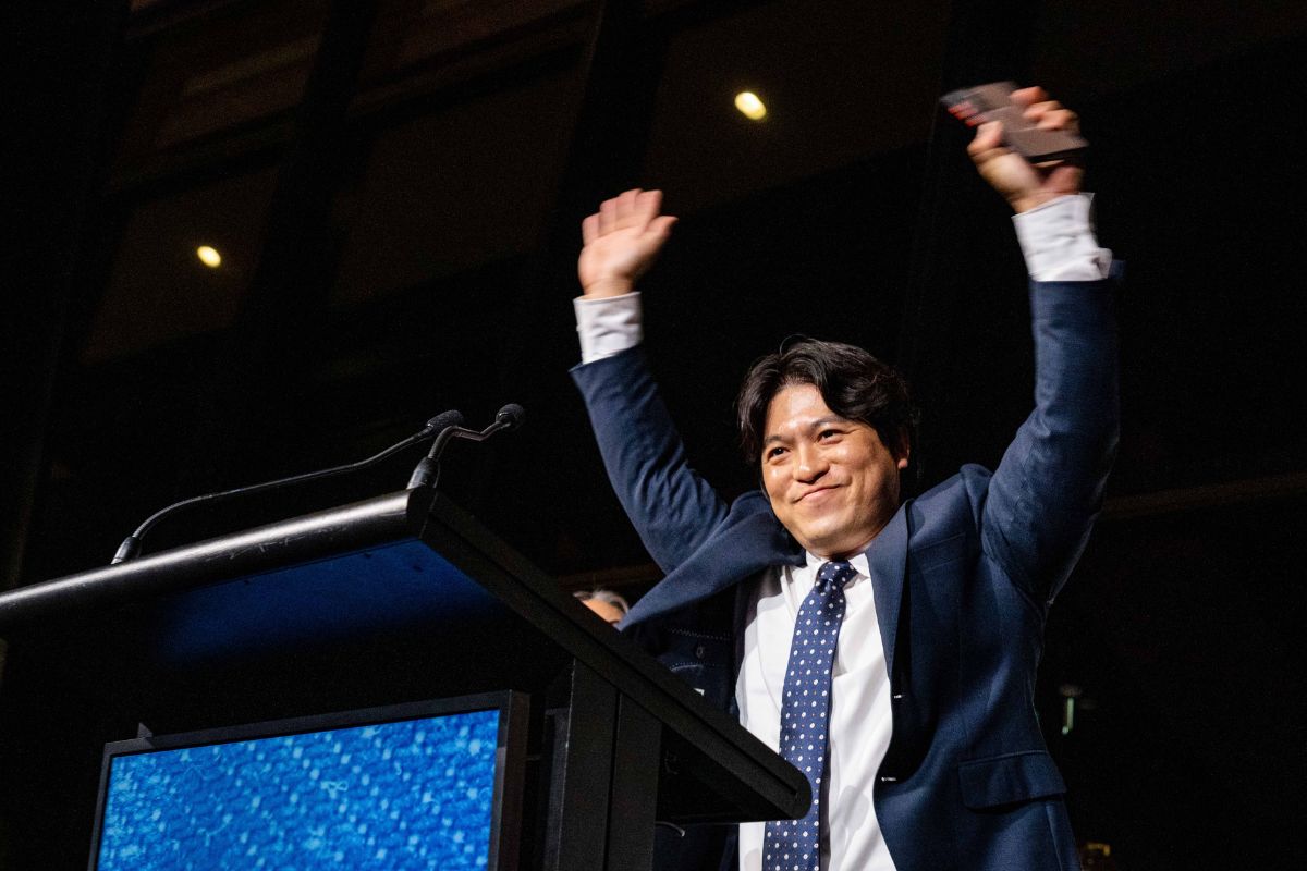 Danny Yoon receiving First Among Equals Award at Adelaide Oval